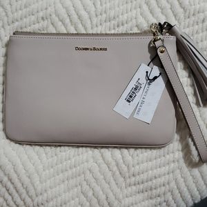 Dooney & Bourke clutch NWT